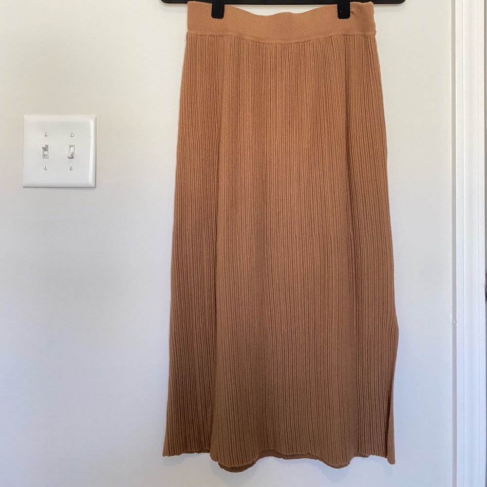 MOD REF Brown Ribbed Midi Skirt knit size medium M slit Modest neutral EUC